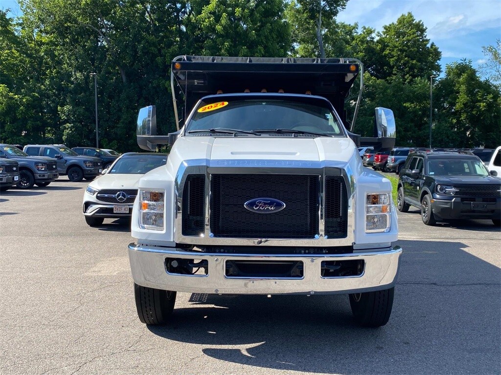 2024 Ford F-650 Base photo 2