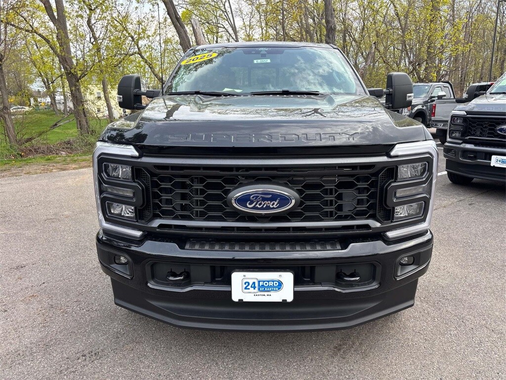 2025 Ford F-350 XL photo 2