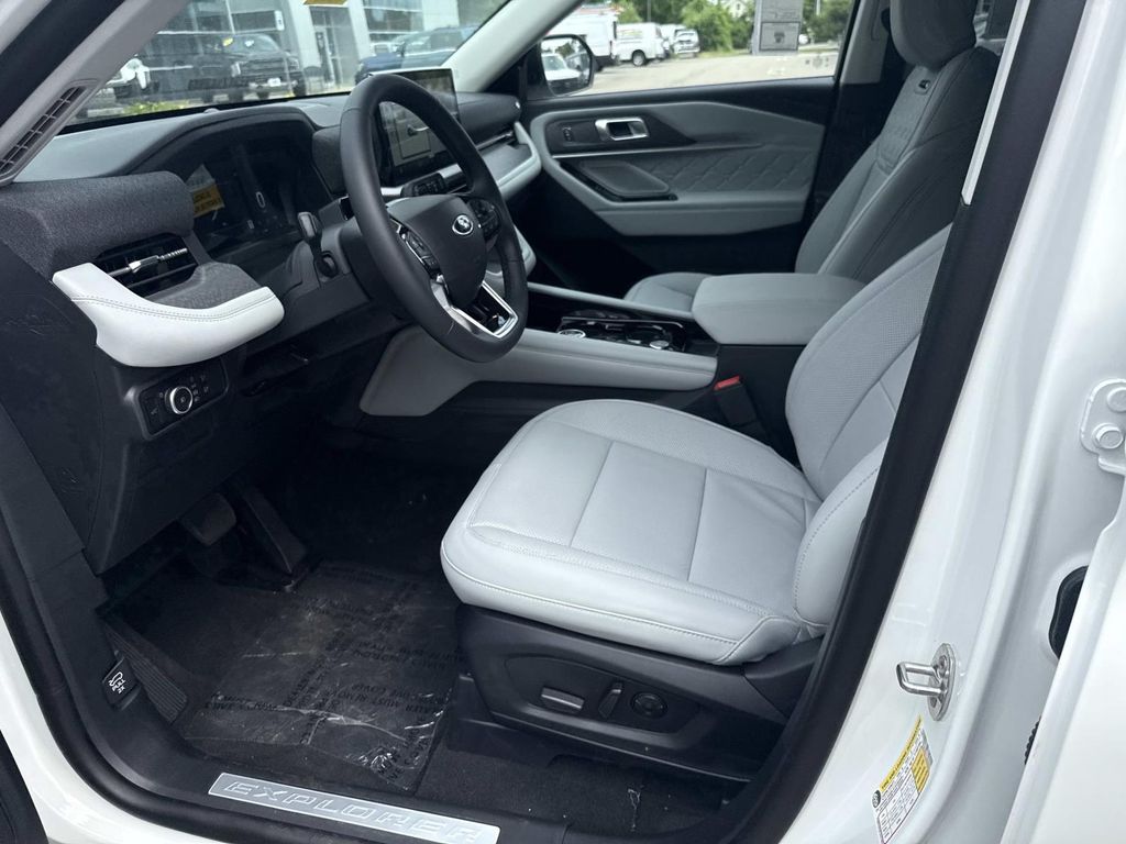2026 Ford Explorer Platinum - Photo 8