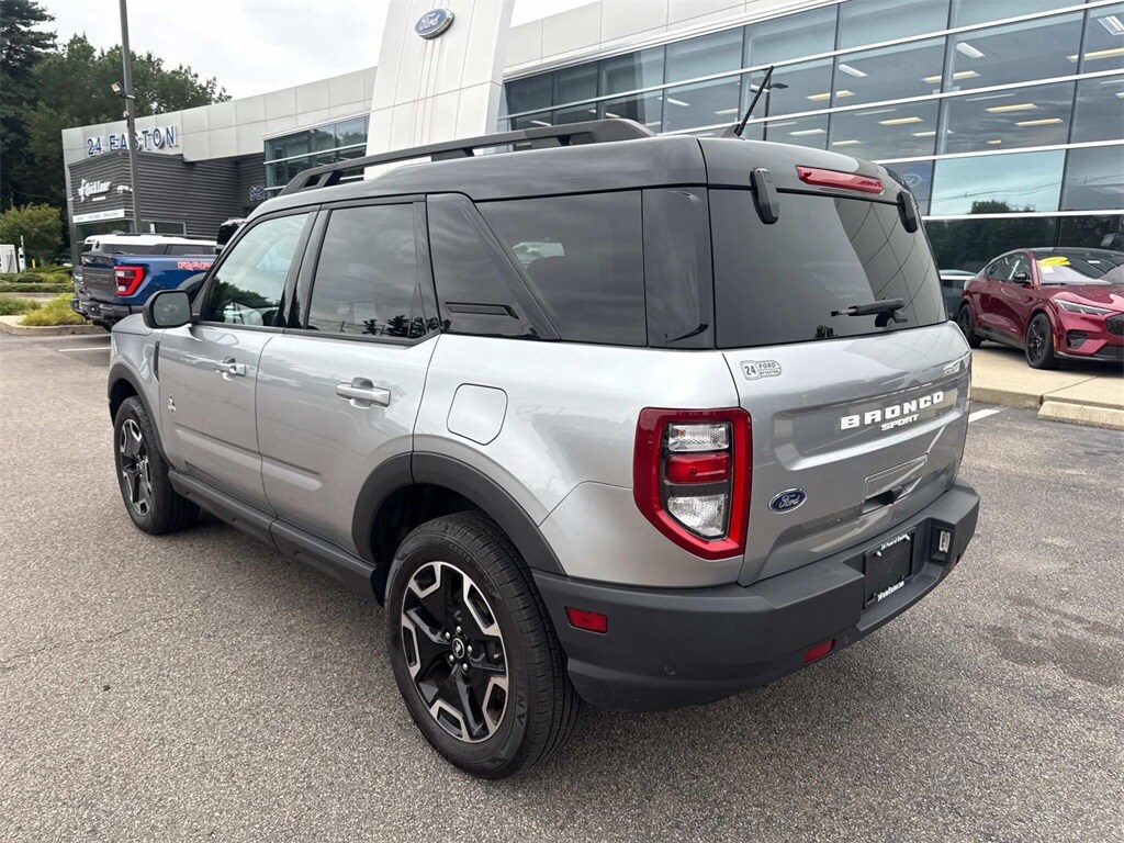 2022 Ford Bronco Sport Outer Banks photo 2
