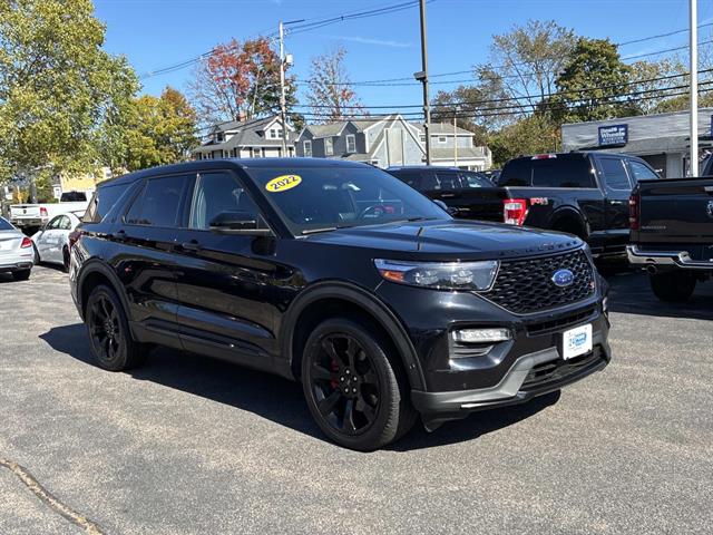 2022 Ford Explorer ST photo 3
