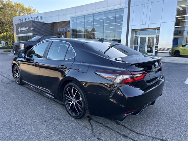 2024 Toyota Camry SE photo 3