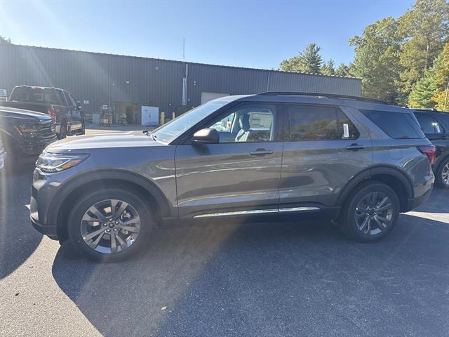 2025 Ford Explorer photo 2