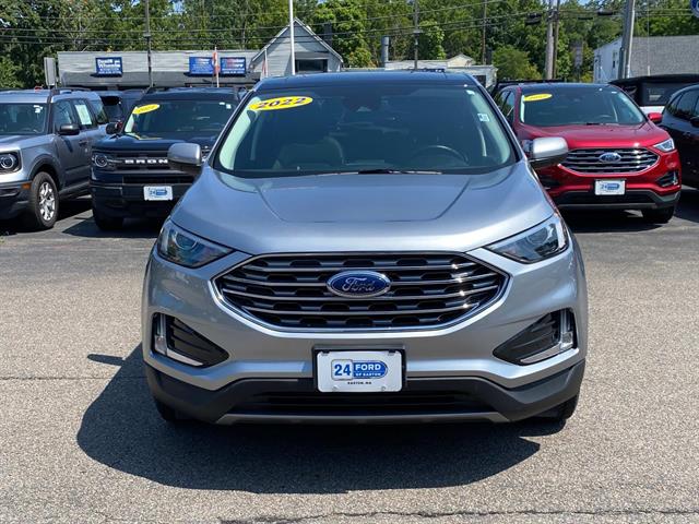 2022 Ford Edge SEL photo 2