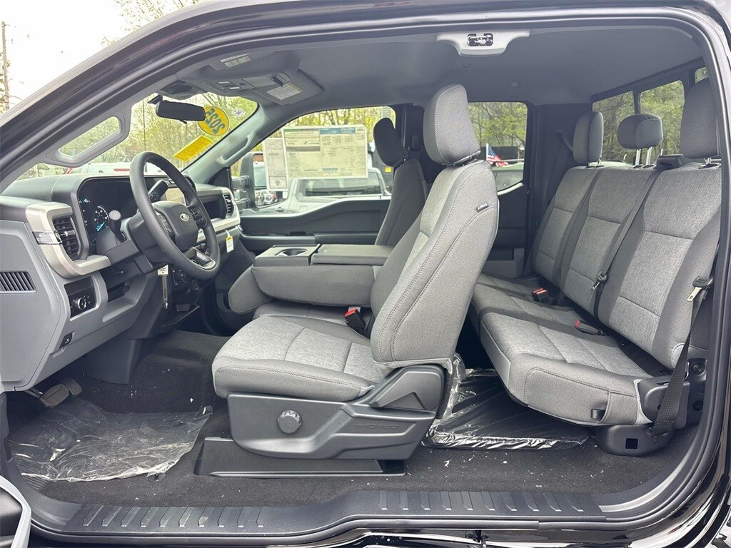 2025 Ford F-350 XL photo 4