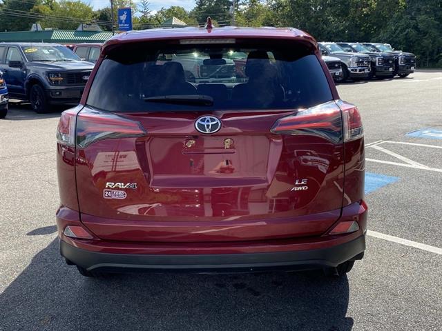 2018 Toyota RAV4 LE photo 4