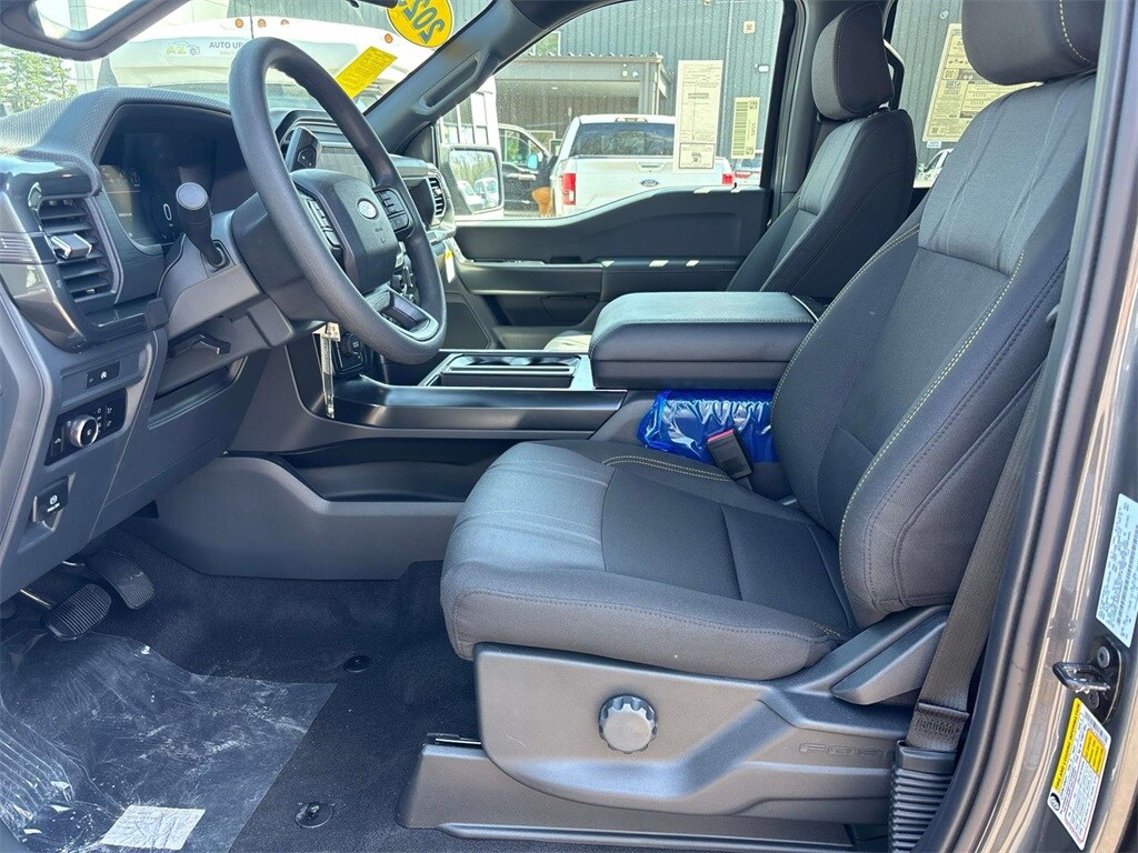 2025 Ford F-150 STX photo 4