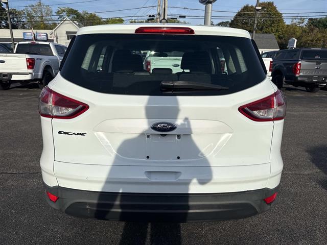 2016 Ford Escape S photo 4