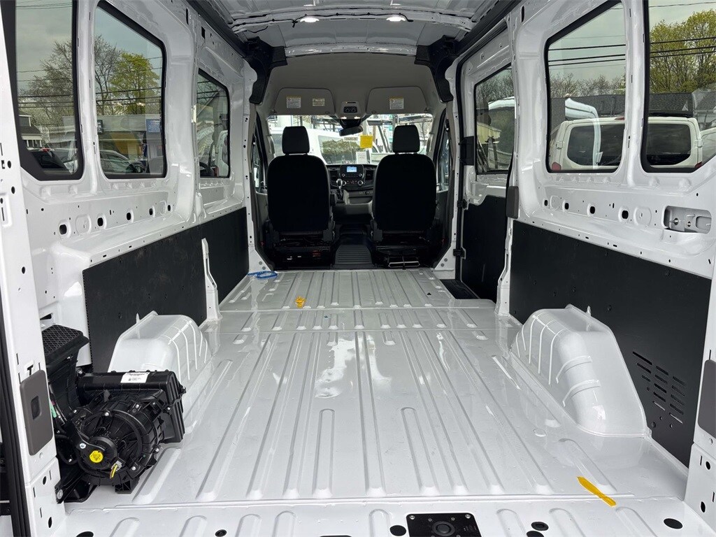 2025 Ford Transit Cargo Van photo 4