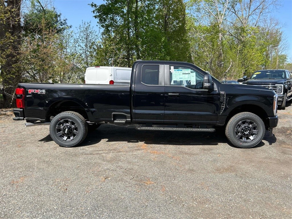2025 Ford F-350 XL photo 2