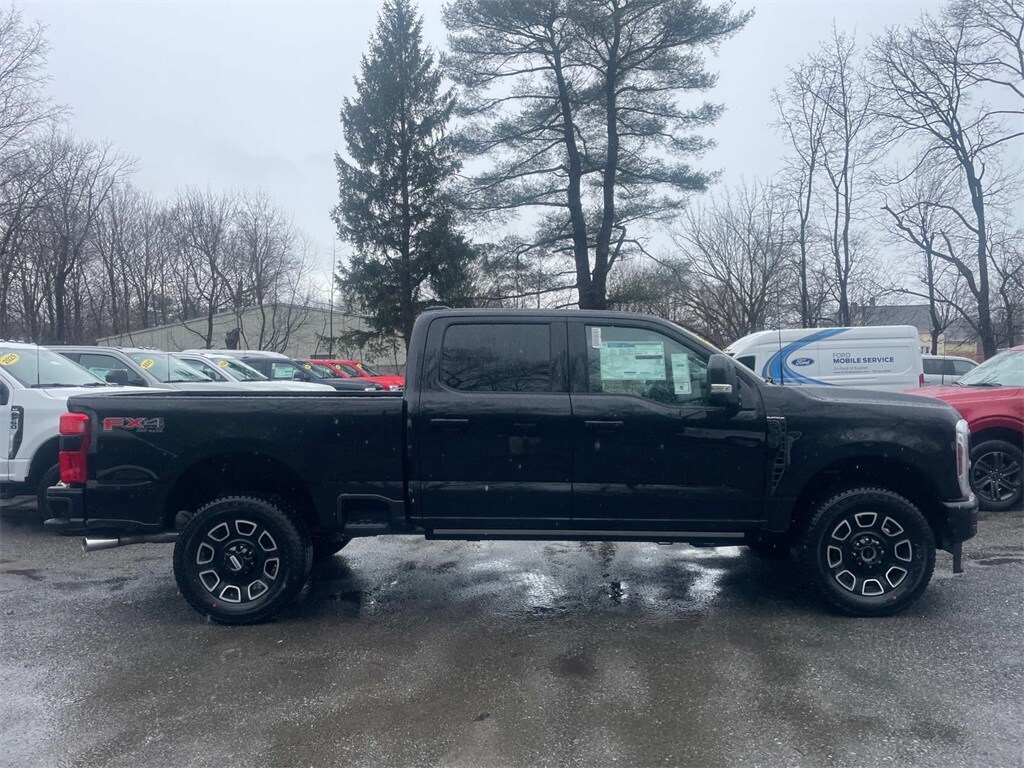 2025 Ford F-350 Platinum photo 2