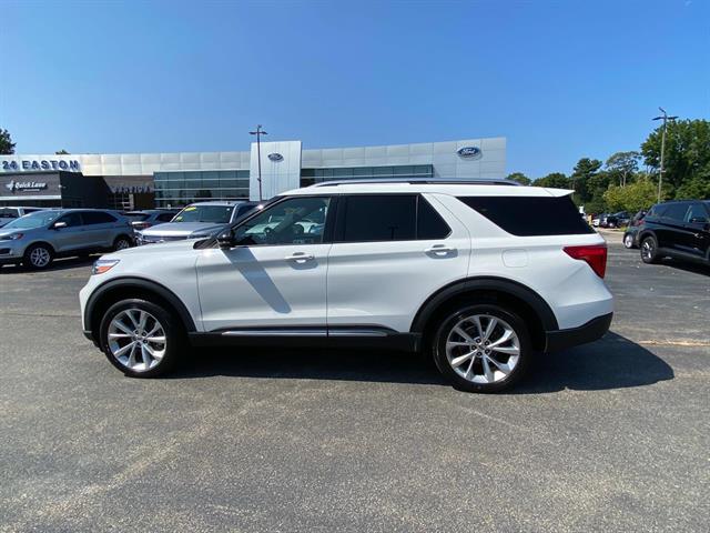 2022 Ford Explorer Platinum photo 2