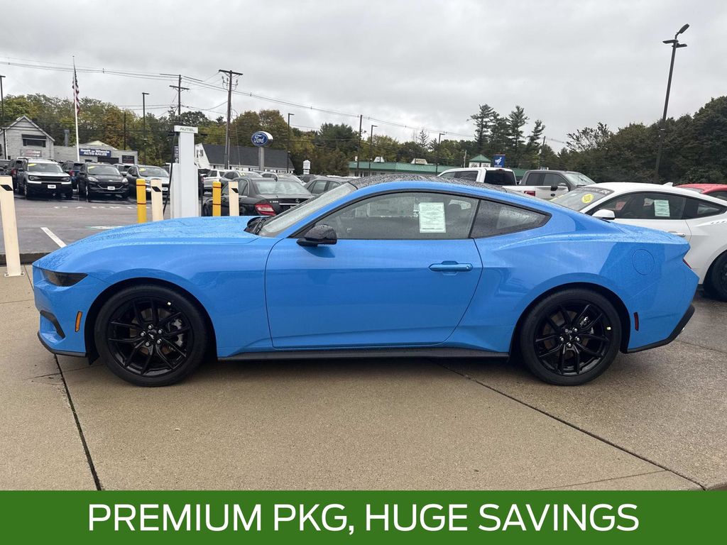 2025 Ford Mustang EcoBoost Premium Fastback - Photo 2