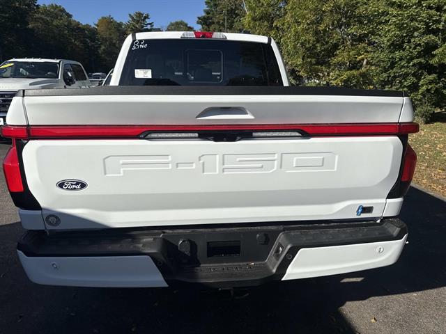 2025 Ford F-150 Lightning Lariat photo 3