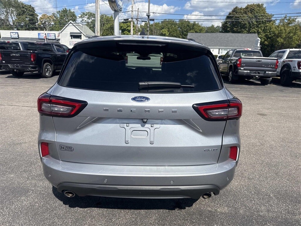 2023 Ford Escape ST-Line photo 4