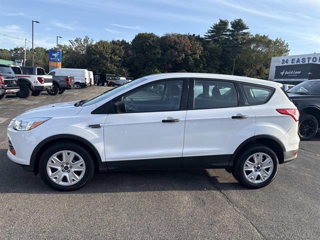 2016 Ford Escape S photo 2