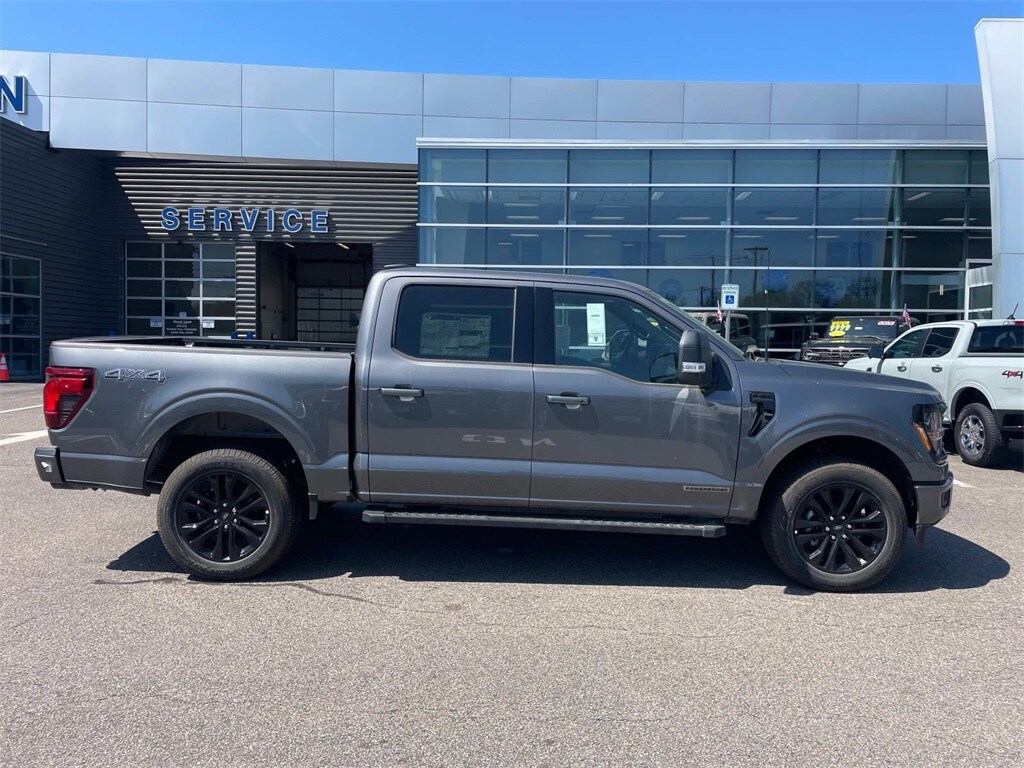 2025 Ford F-150 XLT photo 2