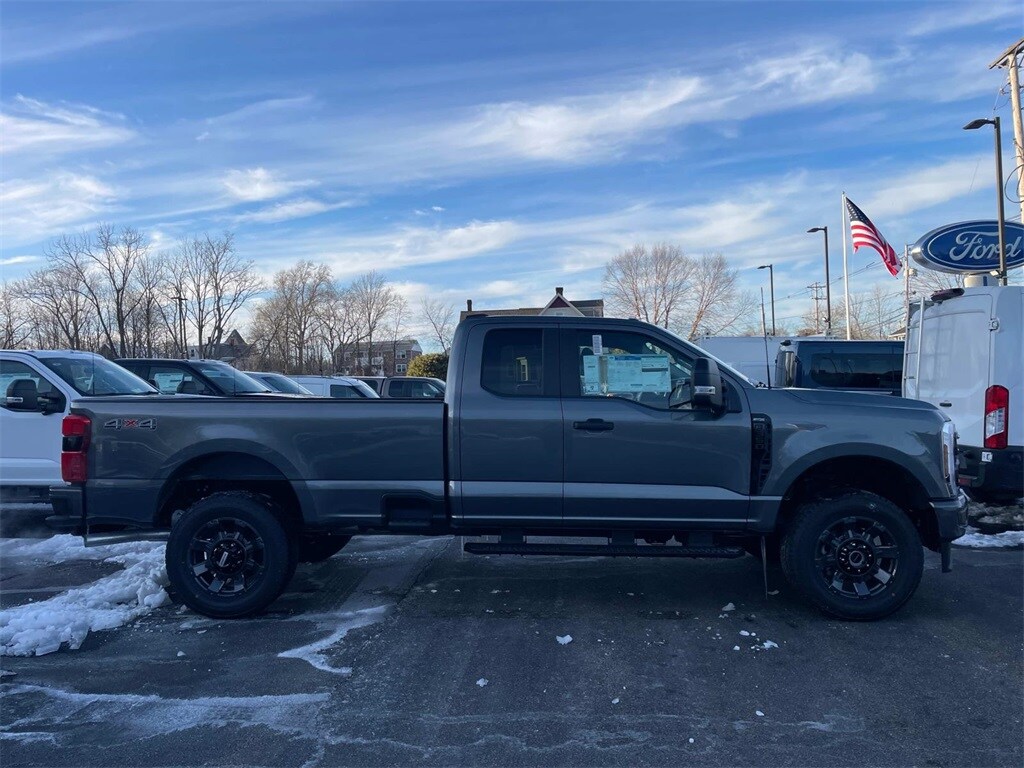 2025 Ford F-350 XL photo 2