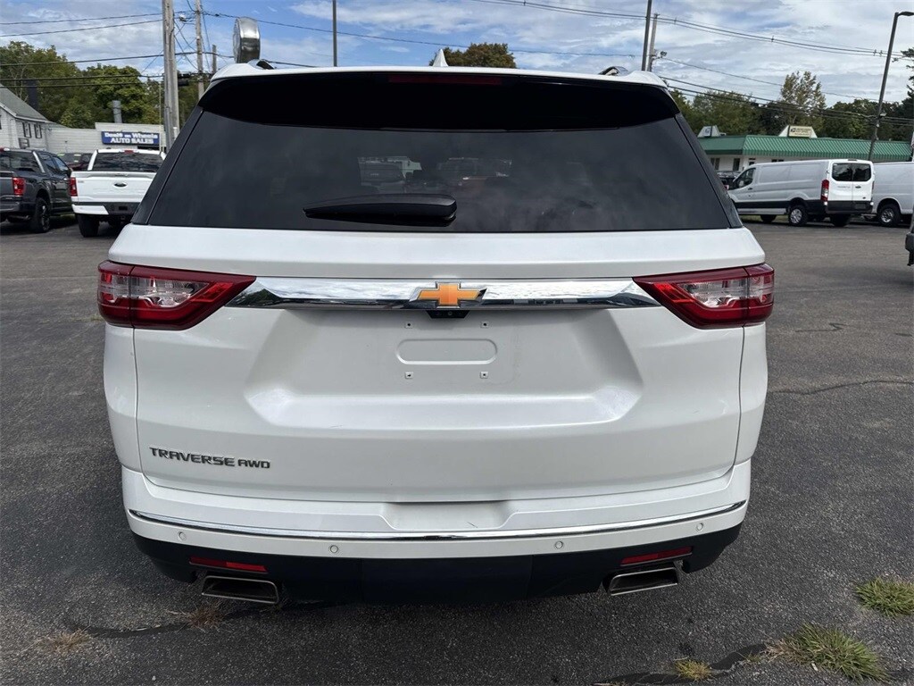 2018 Chevrolet Traverse Premier photo 2