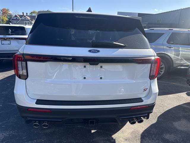 2025 Ford Explorer ST photo 3