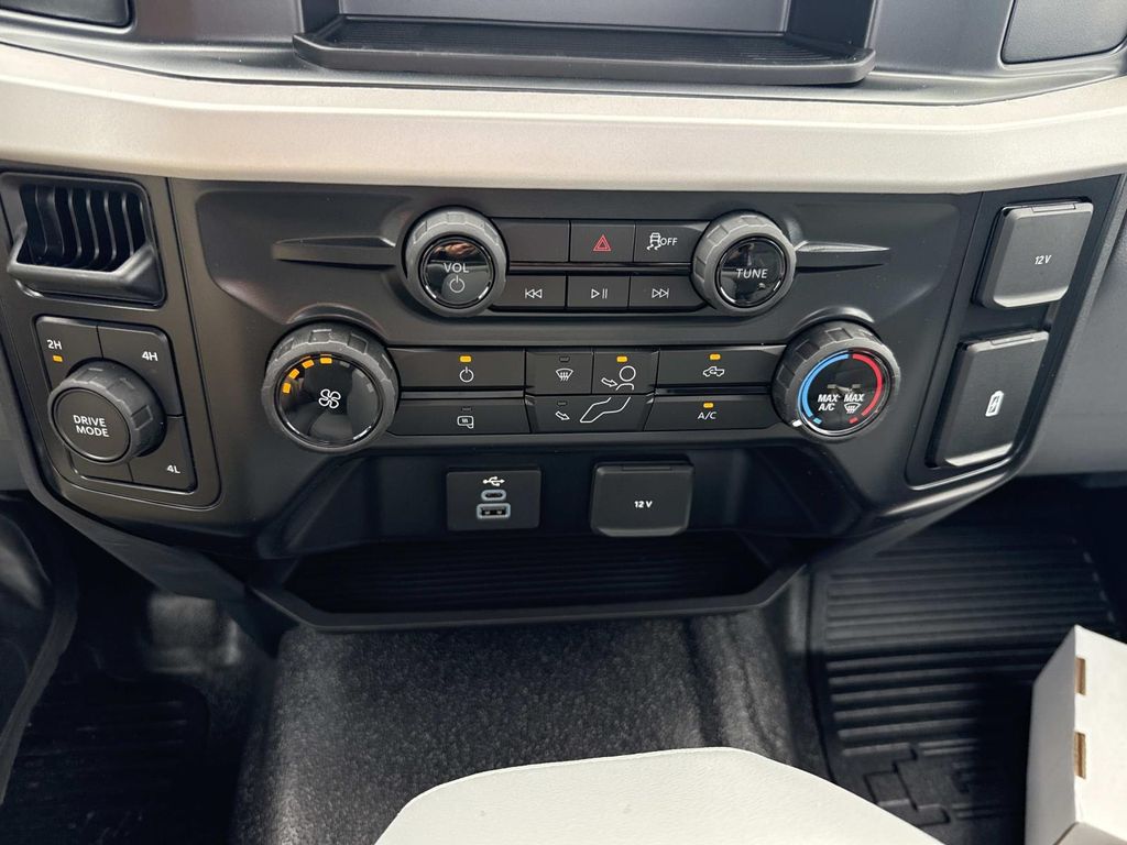 2026 Ford F-350 Super Duty Chassis Cab XL - Photo 9