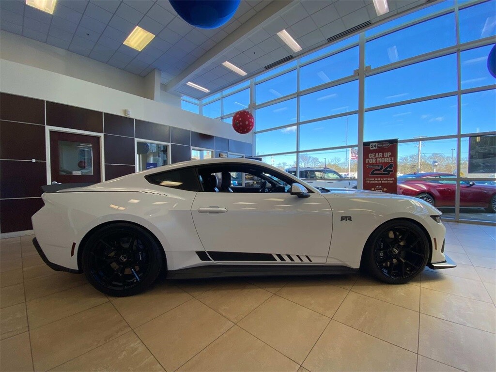 2024 Ford Mustang GT Premium photo 2