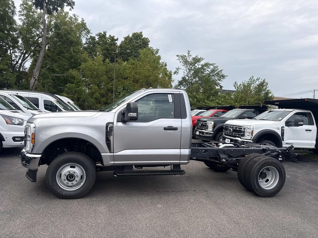 New 2026 Ford F-350SD XLT Chassis