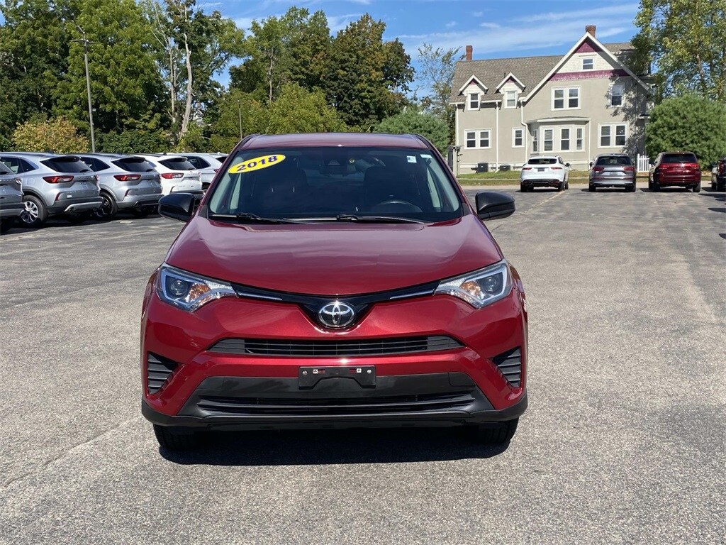 2018 Toyota RAV4 LE photo 2