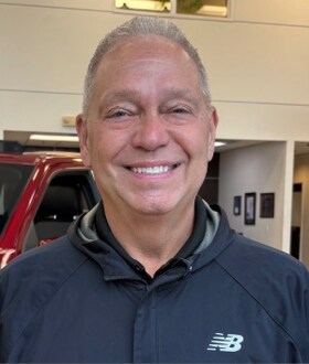 Staff member Lester Goodson from ID_4746960a5c85