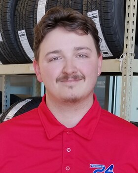 Staff member Andrew Gagnon from ID_42defb9d7701