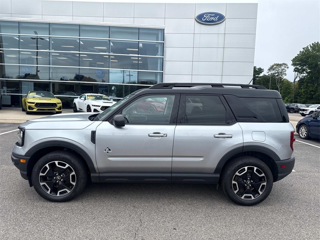 2022 Ford Bronco Sport Outer Banks photo 2