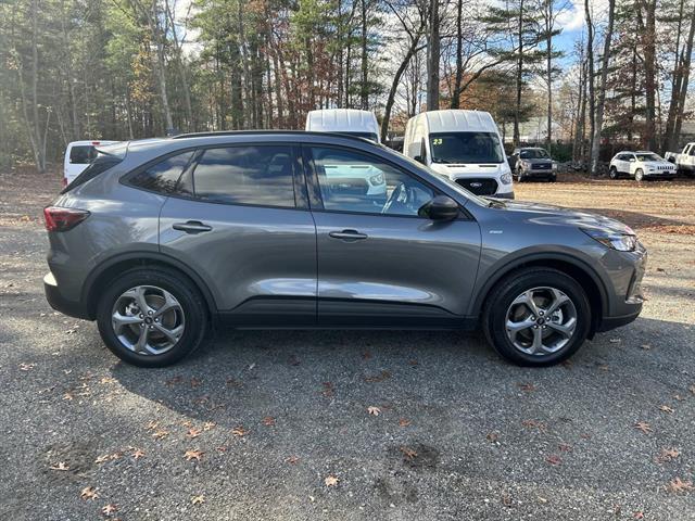 2025 Ford Escape ST-Line photo 4