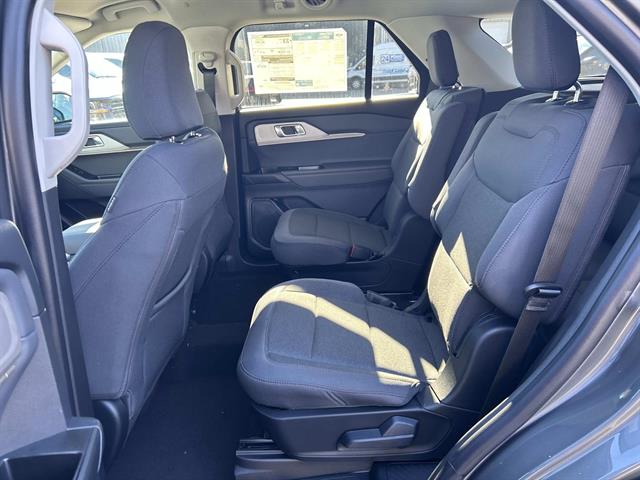 2026 Ford Explorer photo 3