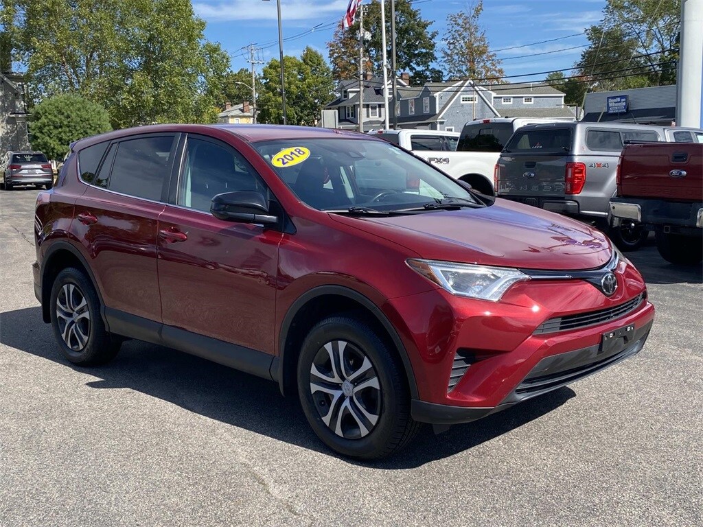 2018 Toyota RAV4 LE photo 3