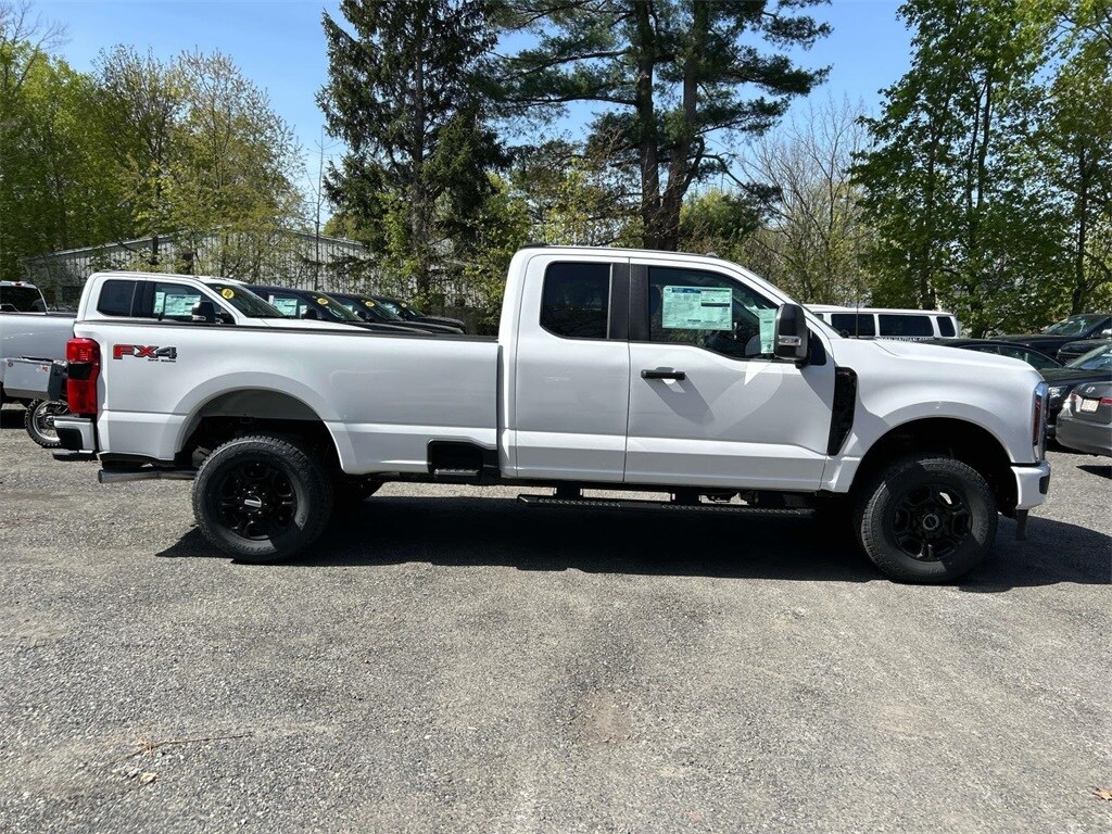 2025 Ford F-350 XL photo 2