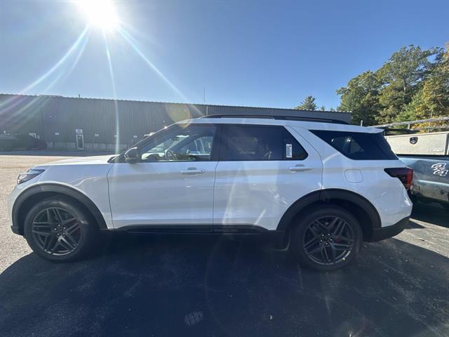 2025 Ford Explorer ST photo 2