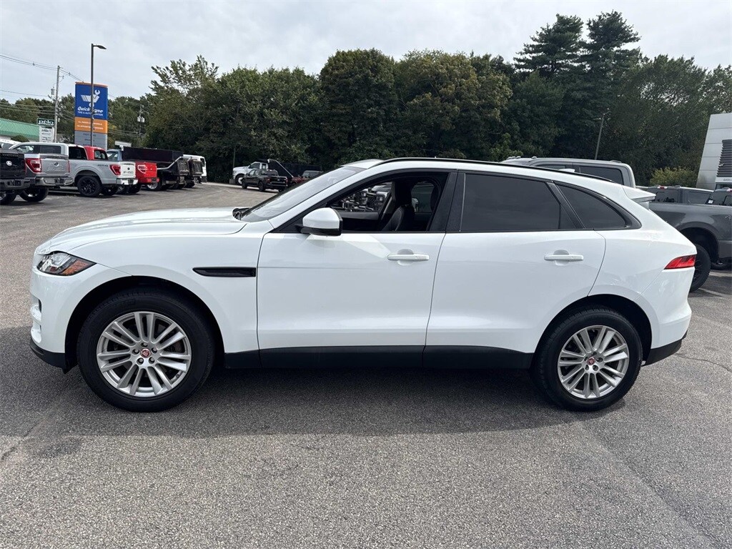 2017 Jaguar F-PACE Prestige photo 2