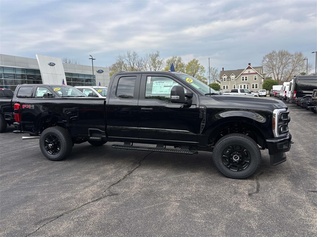 2025 Ford F-350 XL photo 2