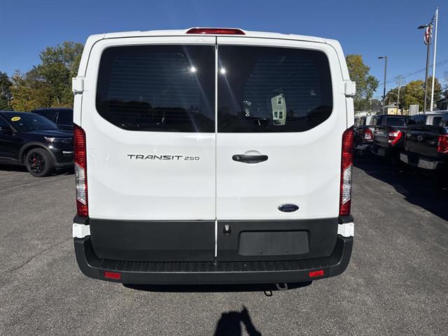 2024 Ford Transit Cargo Van photo 4