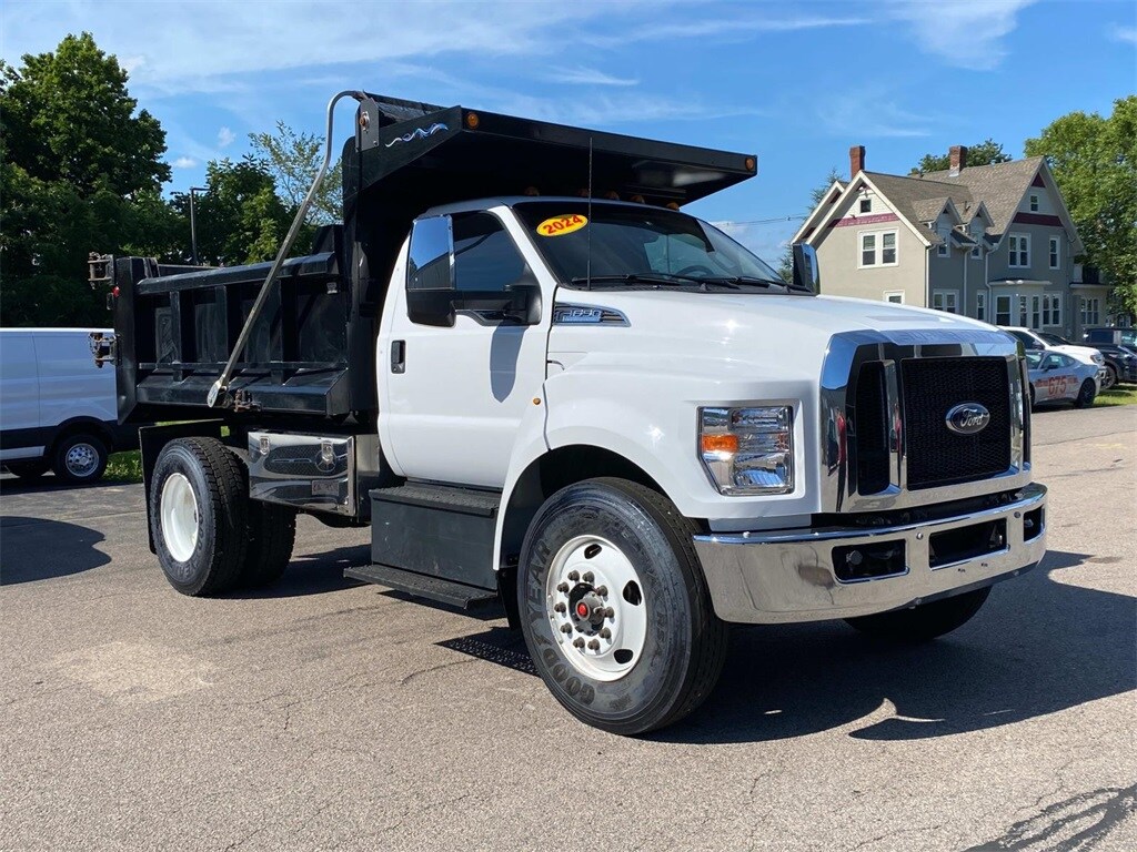 2024 Ford F-650 Base photo 3