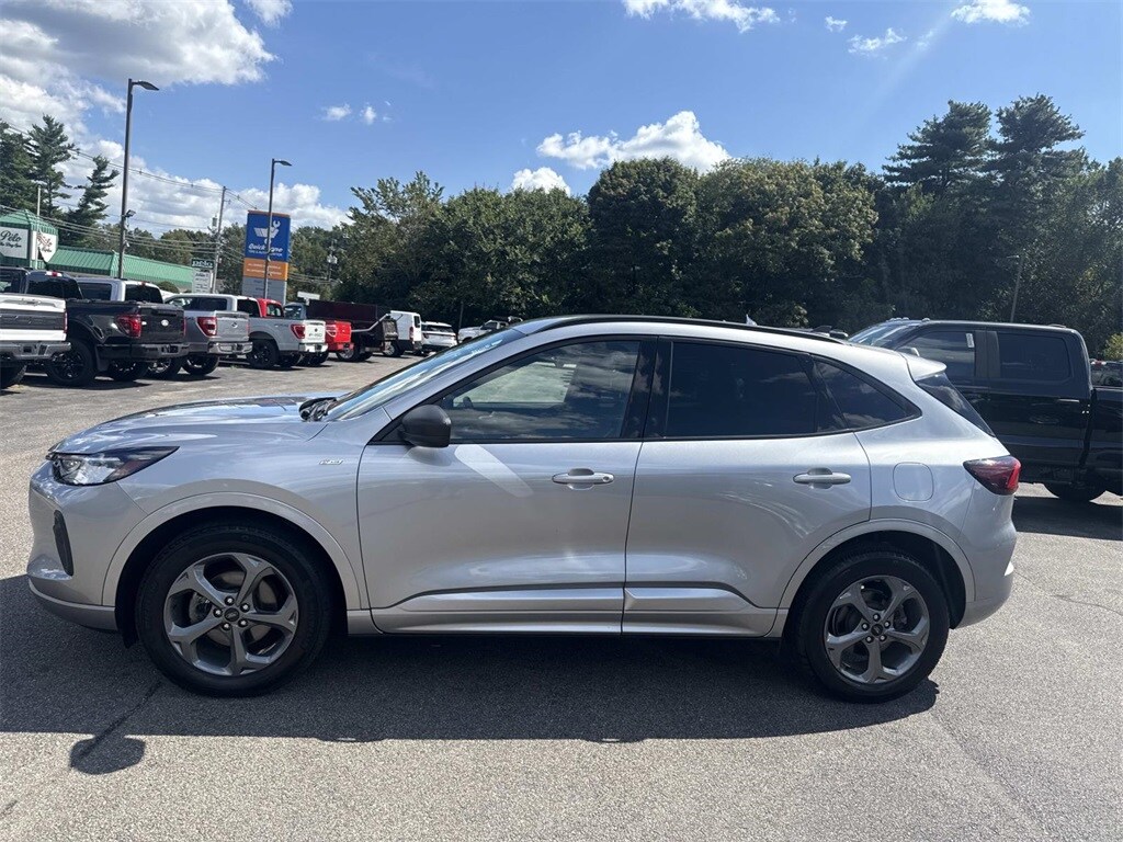 2023 Ford Escape ST-Line photo 2