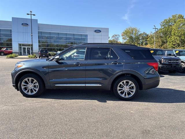 2022 Ford Explorer XLT photo 3