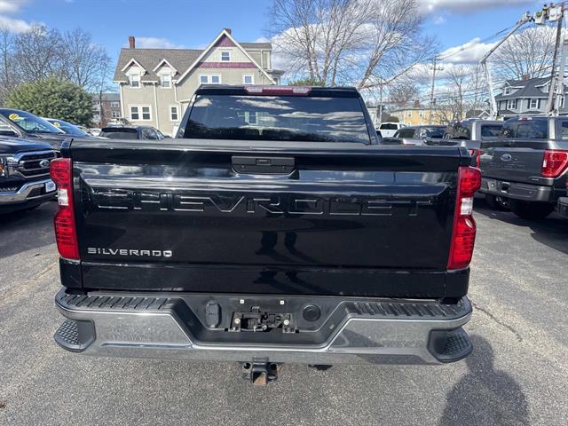 2021 Chevrolet Silverado 1500 LT photo 3
