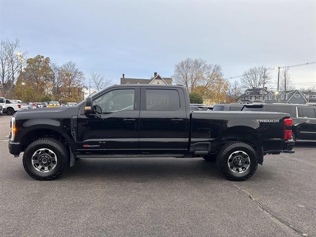 2023 Ford F-350 Lariat photo 2