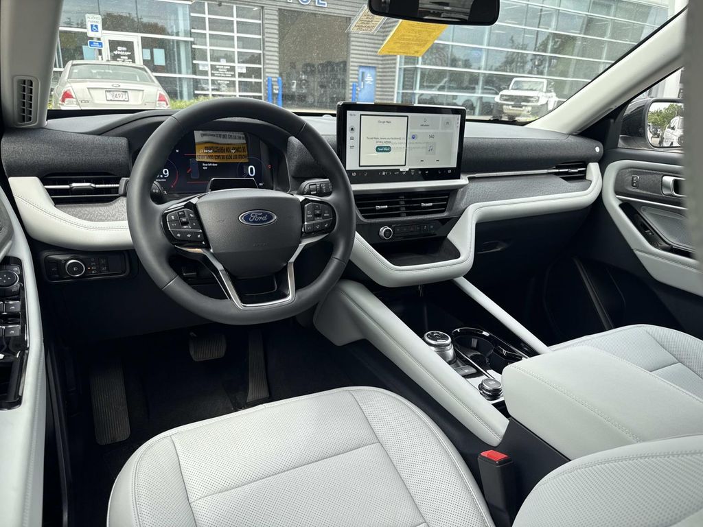 2026 Ford Explorer Platinum - Photo 6