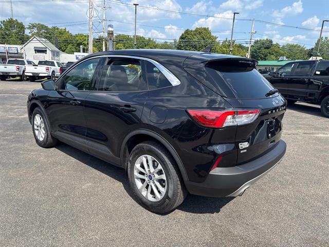 2021 Ford Escape SE Hybrid photo 3