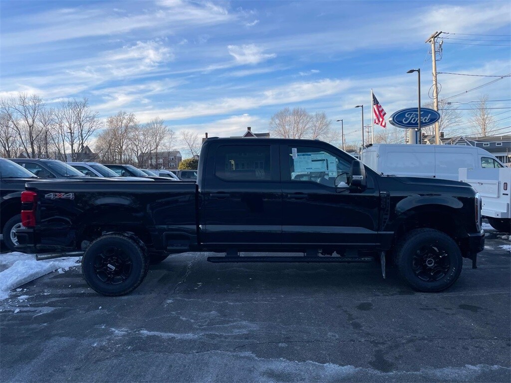 2025 Ford F-350 XL photo 2
