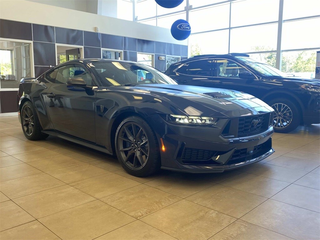 2024 Ford Mustang Dark Horse photo 3