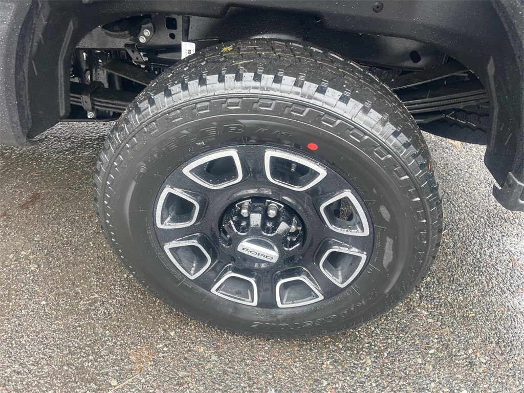 2025 Ford F-350 Platinum photo 4