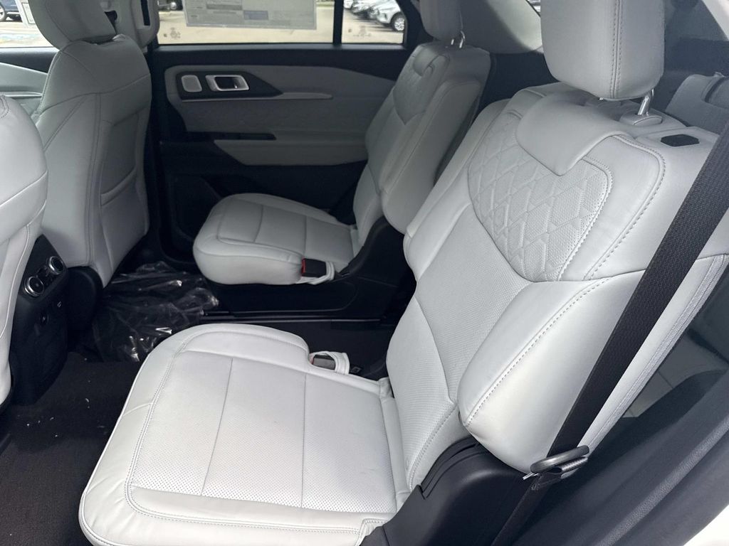 2026 Ford Explorer Platinum - Photo 7